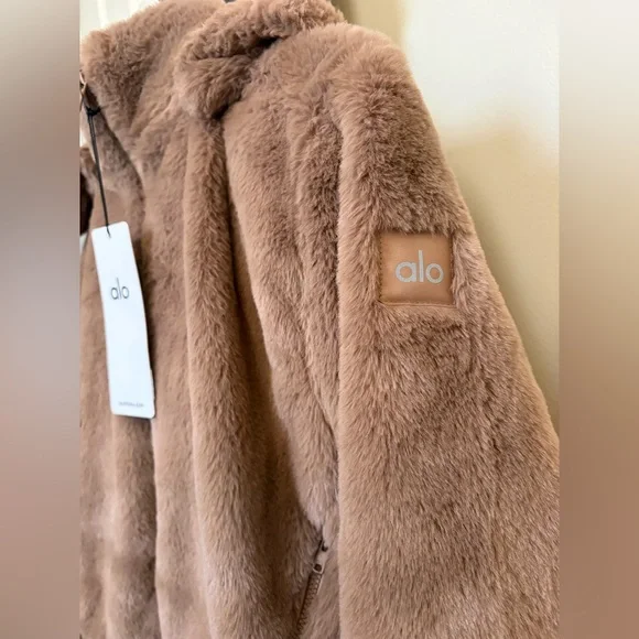 Alo Yoga Faux Fur Foxy Jacket - Picture 3 of 7